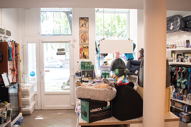 Dogzilla Pestshop belső small